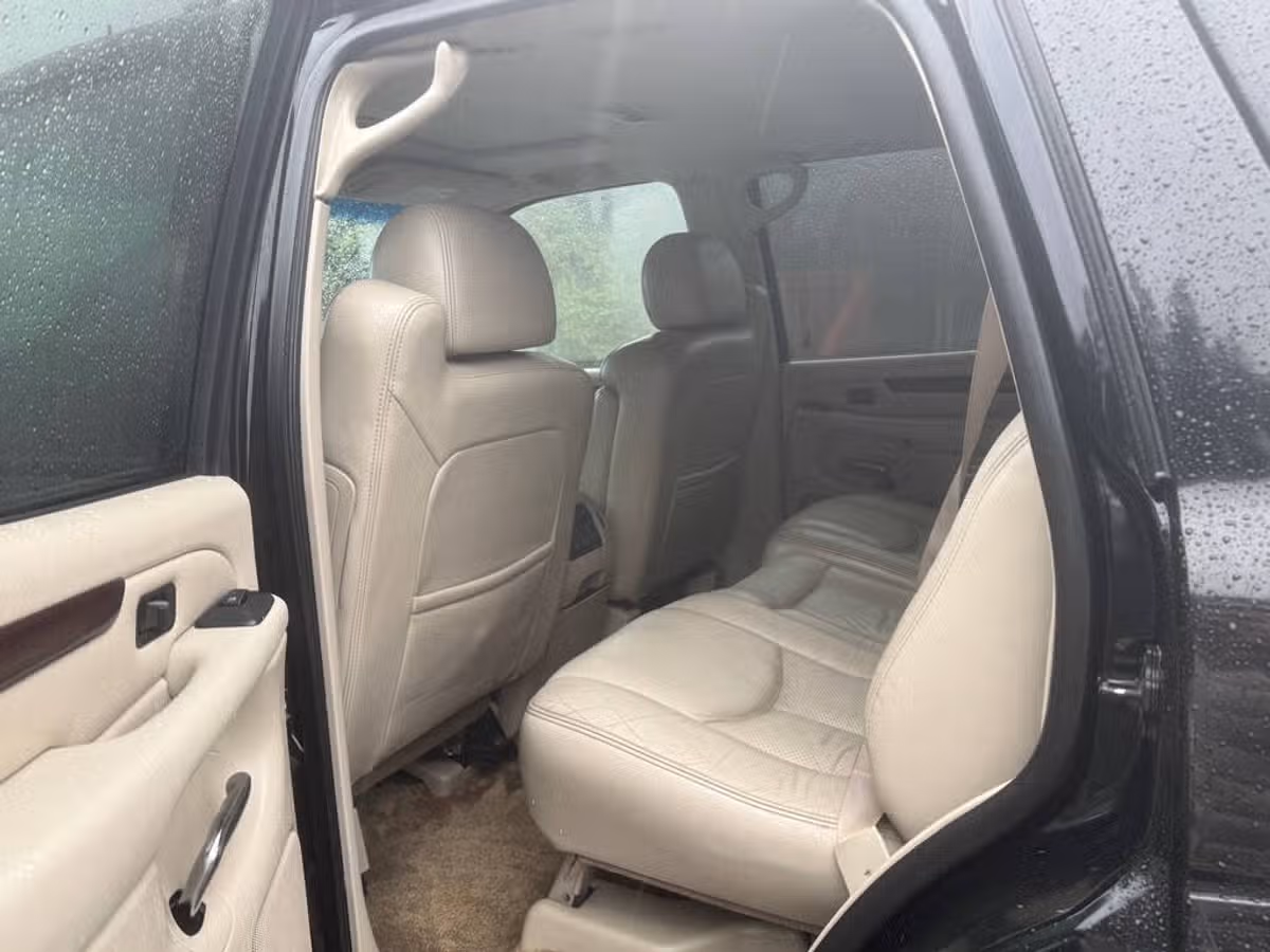 2003 Cadillac Escalade Base Image 10