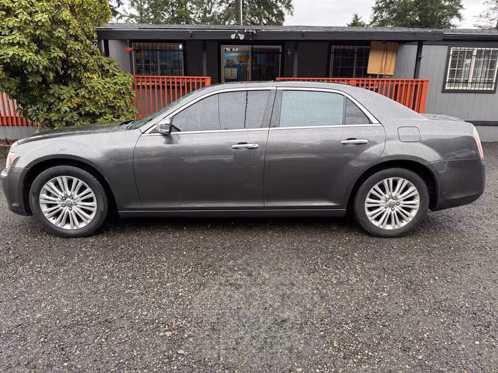2014 Chrysler 300 C Lower Image 3