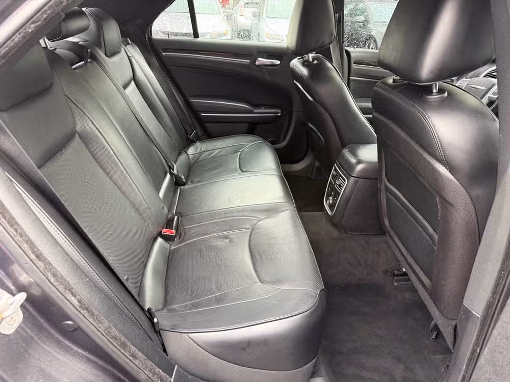 2014 Chrysler 300 C Image 12