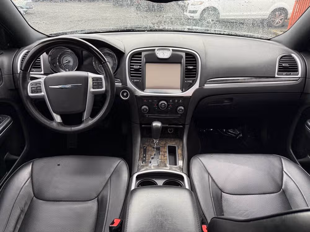2014 Chrysler 300 C Image 15