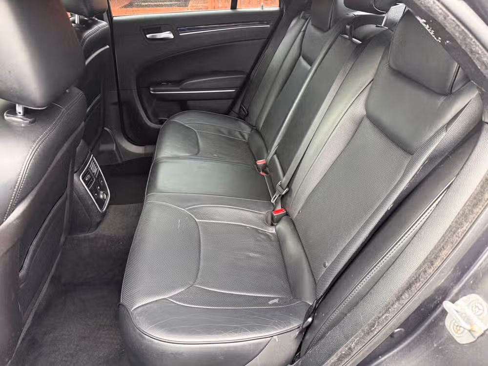 2014 Chrysler 300 C Image 10