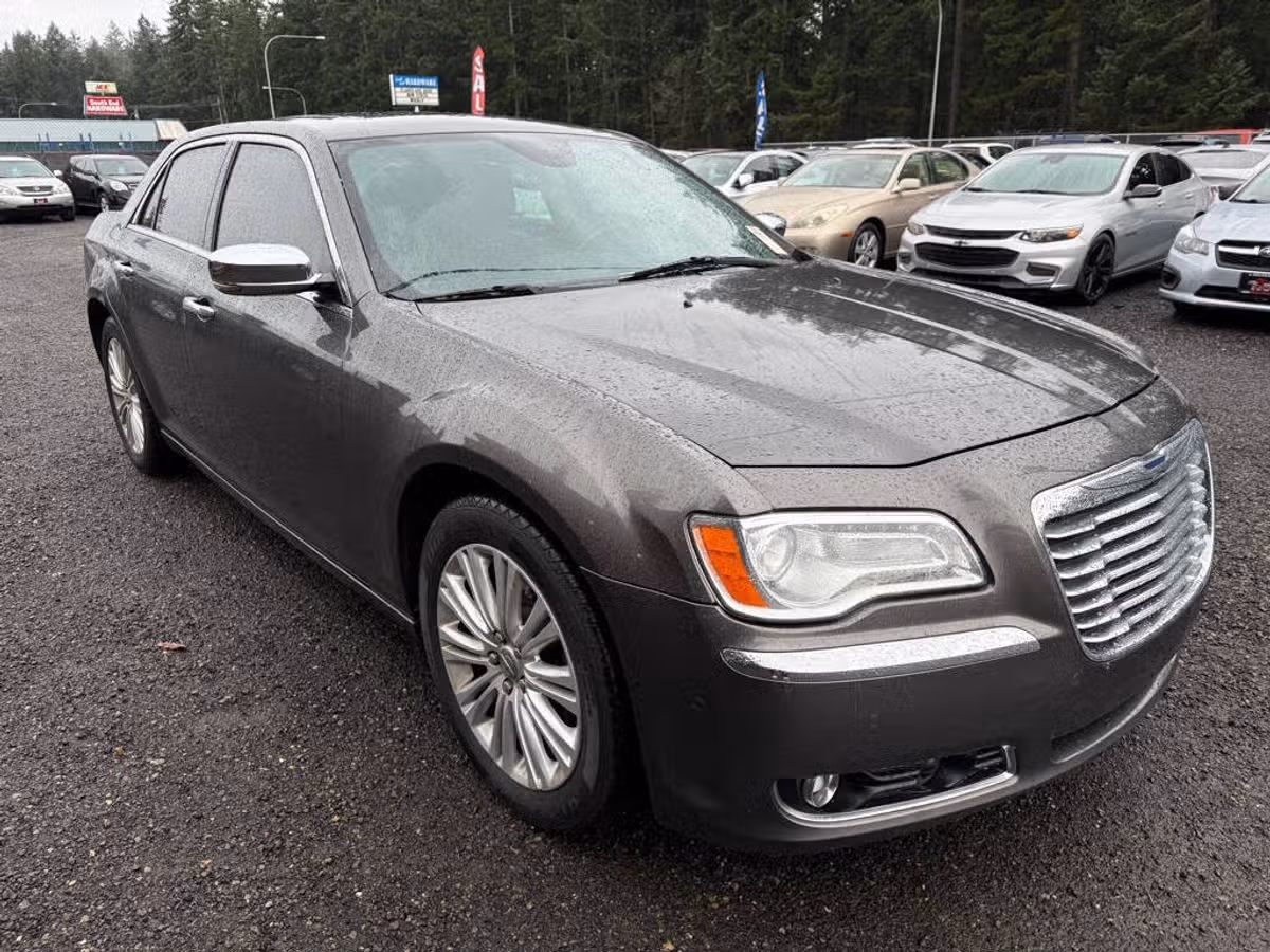2014 Chrysler 300 C Image 2