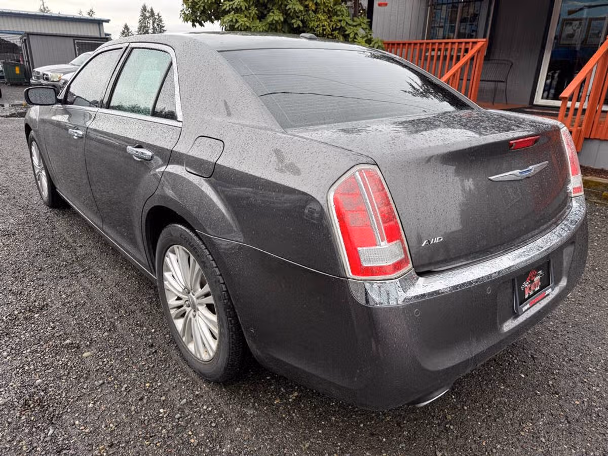 2014 Chrysler 300 C Image 6