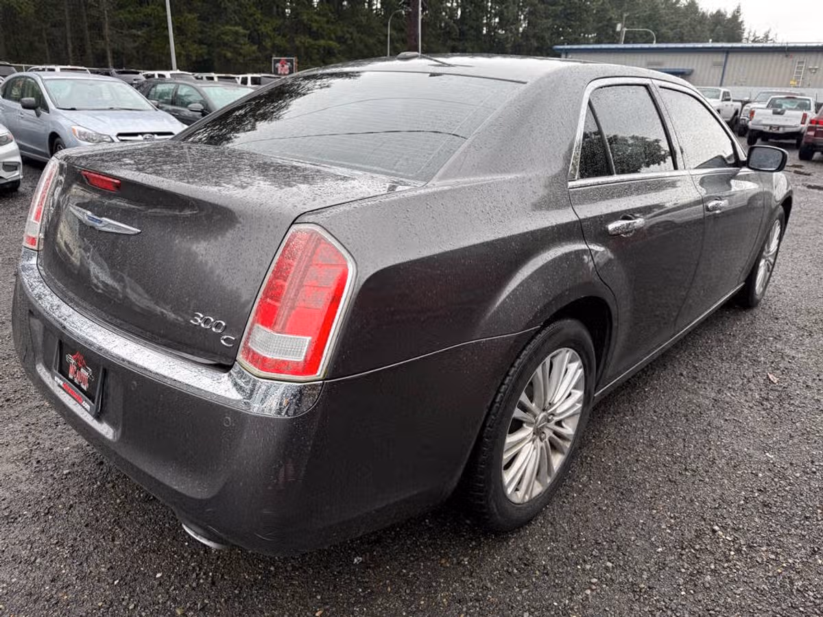 2014 Chrysler 300 C Image 8