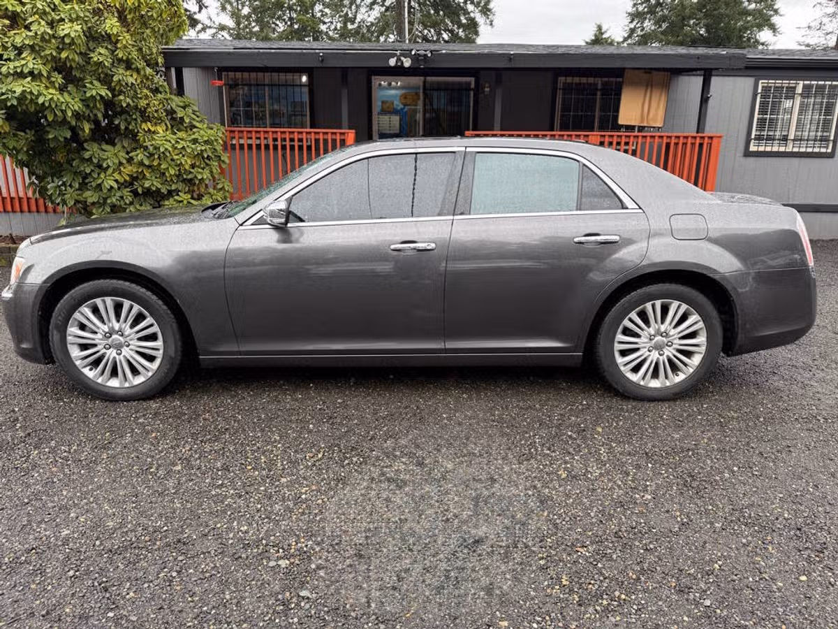 2014 Chrysler 300 C Image 5