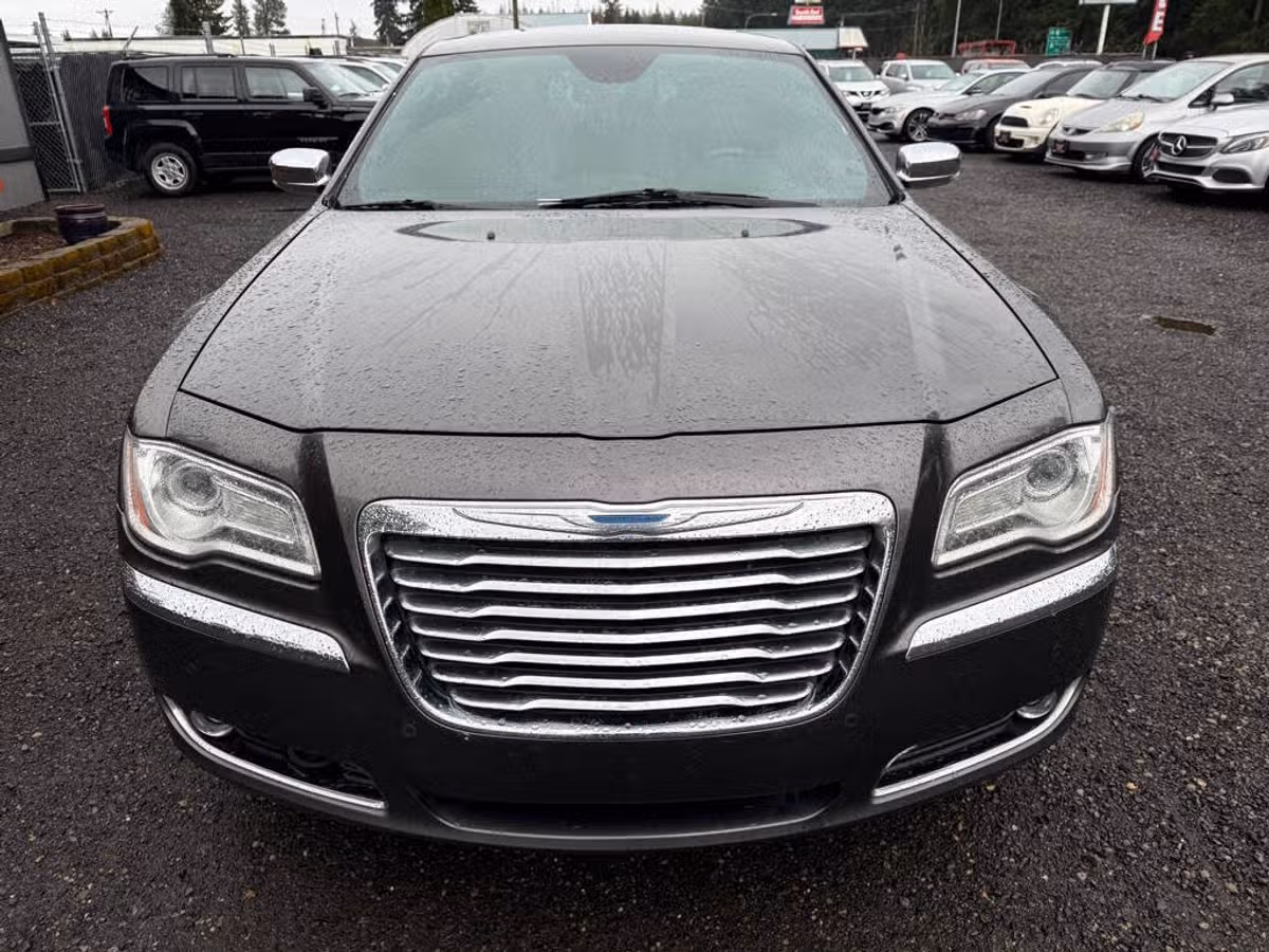 2014 Chrysler 300 C Image 3