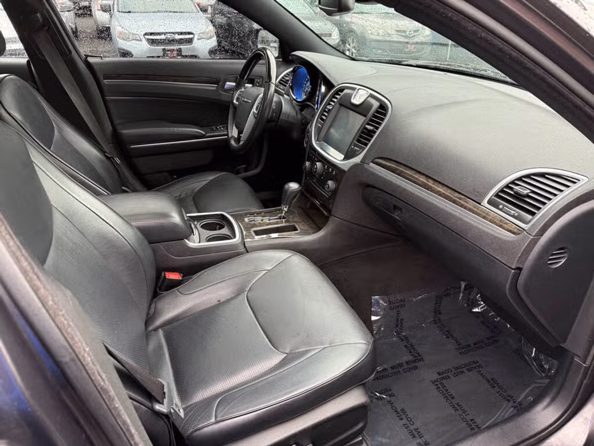 2014 Chrysler 300 C Image 13