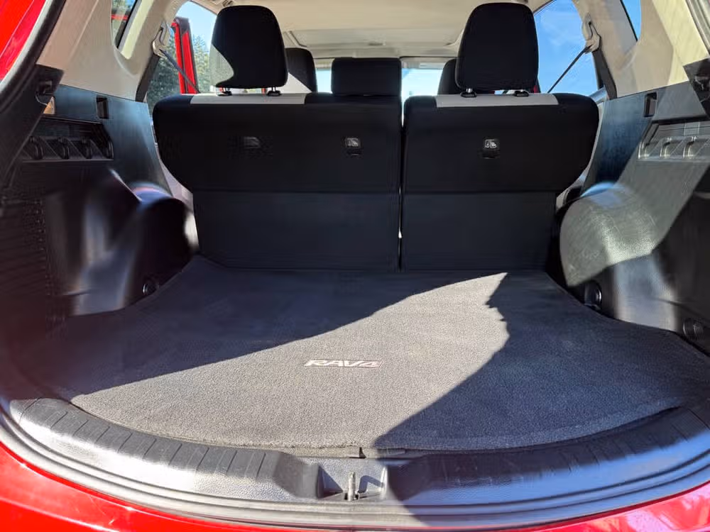 2017 Toyota RAV4 XLE Image 11