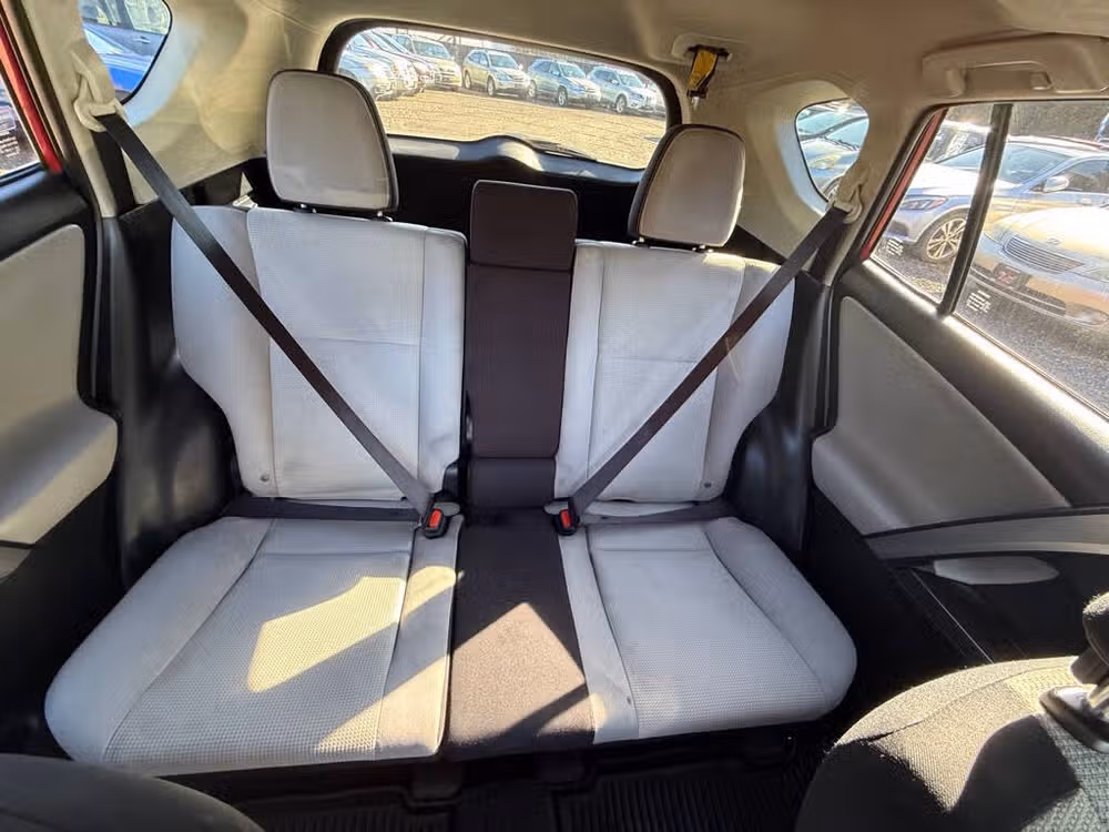 2017 Toyota RAV4 XLE Image 15