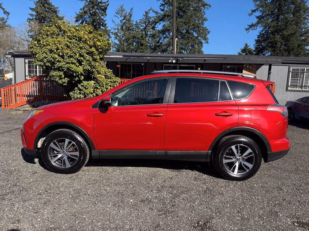 2017 Toyota RAV4 XLE Image 5