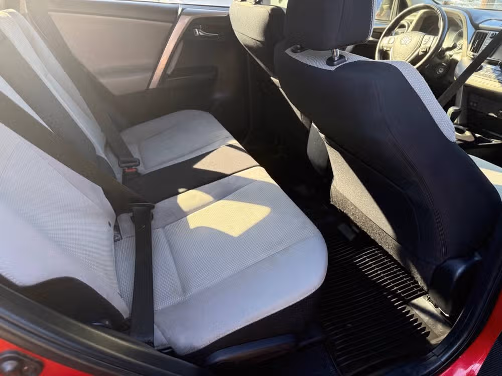 2017 Toyota RAV4 XLE Image 12