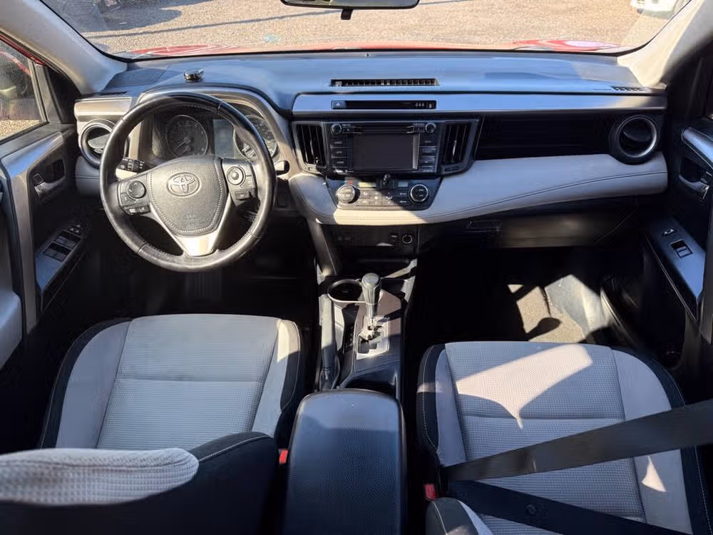 2017 Toyota RAV4 XLE Image 14