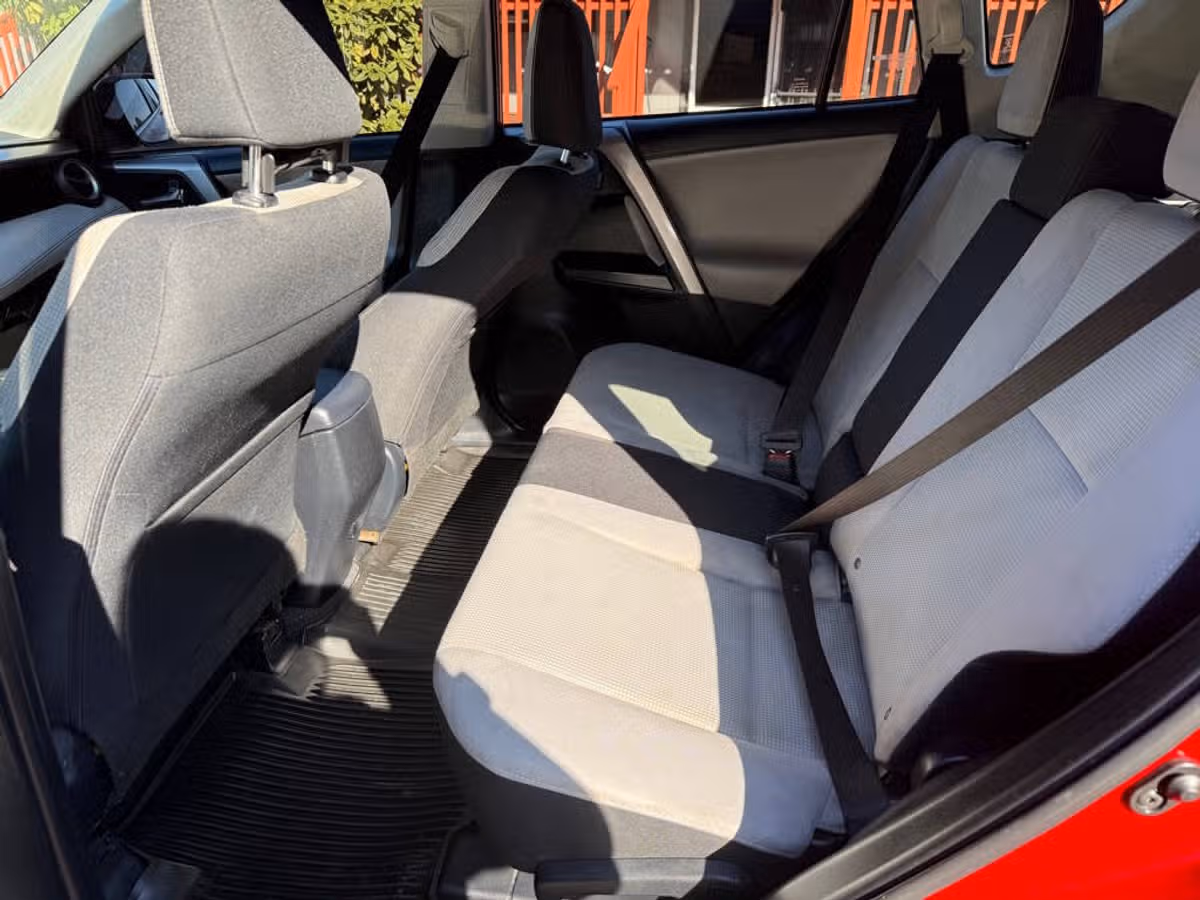 2017 Toyota RAV4 XLE Image 10