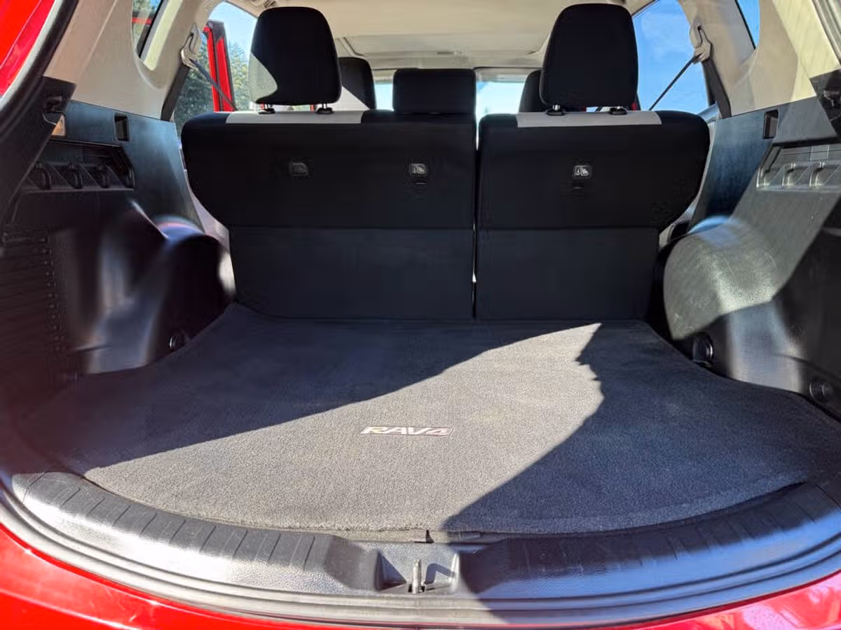 2017 Toyota RAV4 XLE Image 11
