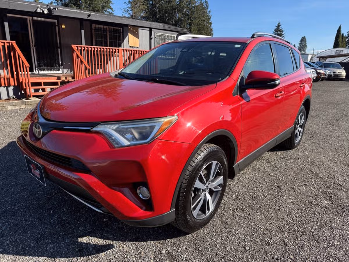 2017 Toyota RAV4 XLE Image 4
