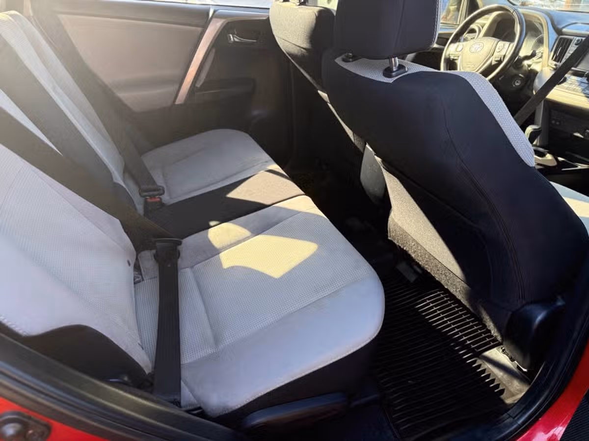 2017 Toyota RAV4 XLE Image 12