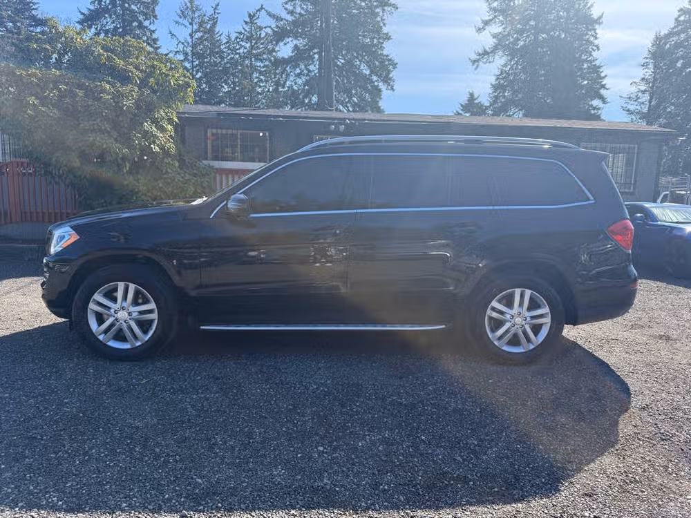 2013 Mercedes-Benz GL-Class GL 450 4MATIC Lower Image 3