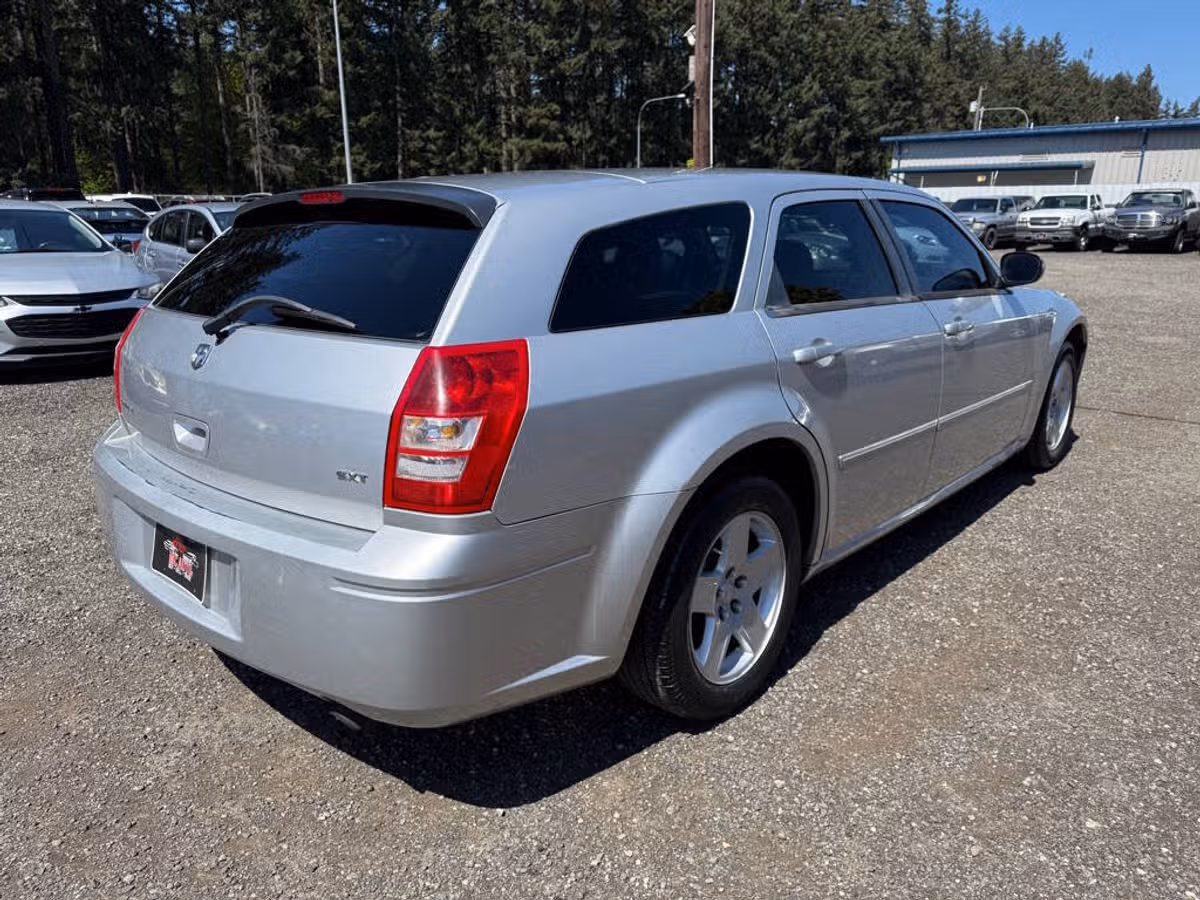 2007 Dodge Magnum SXT Image 8