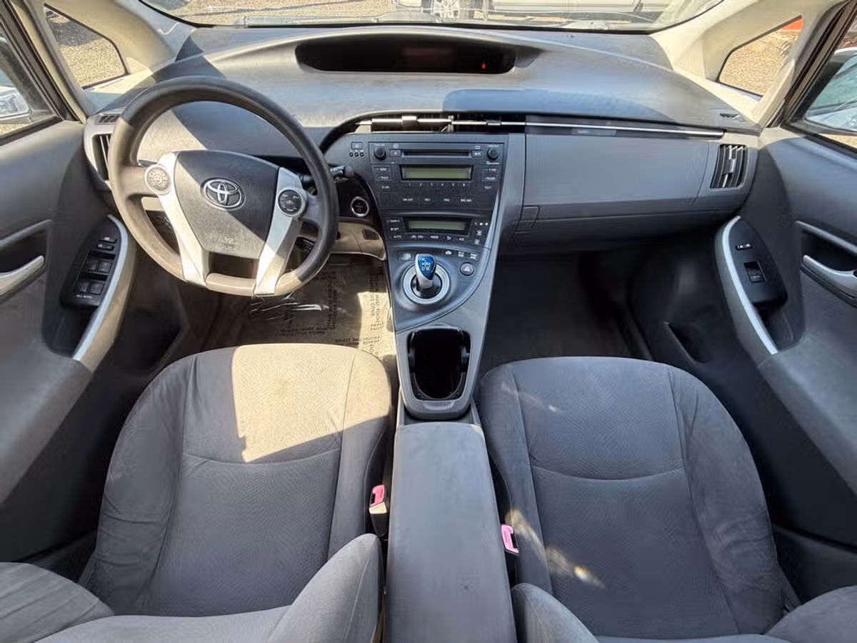2010 Toyota Prius II Image 14