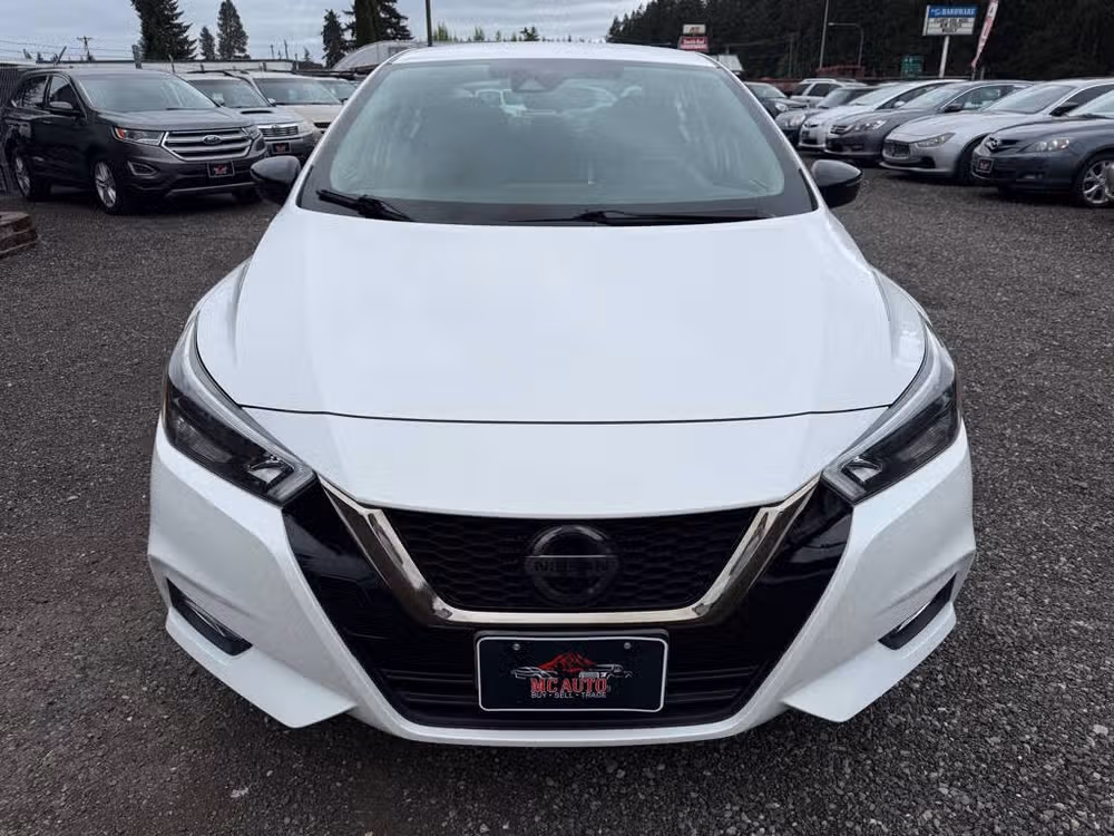 2020 Nissan Versa SR Image 3