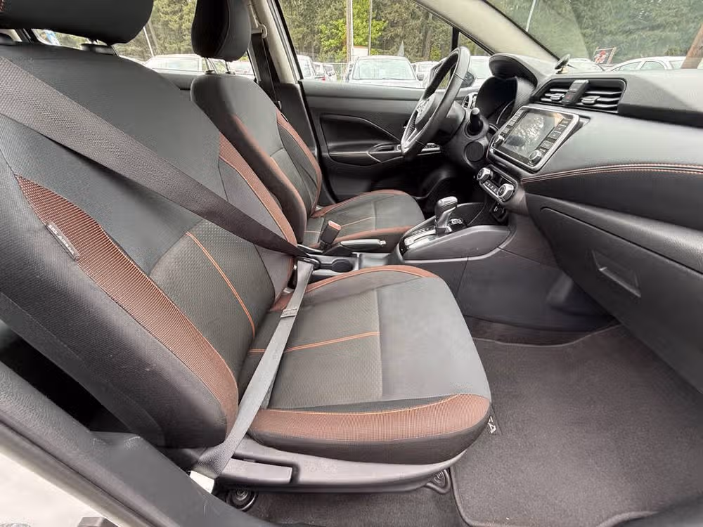 2020 Nissan Versa SR Image 12