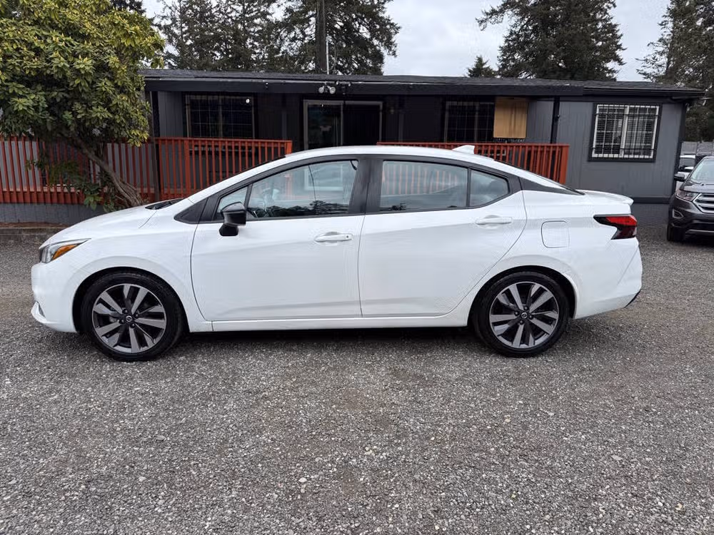 2020 Nissan Versa SR Image 5