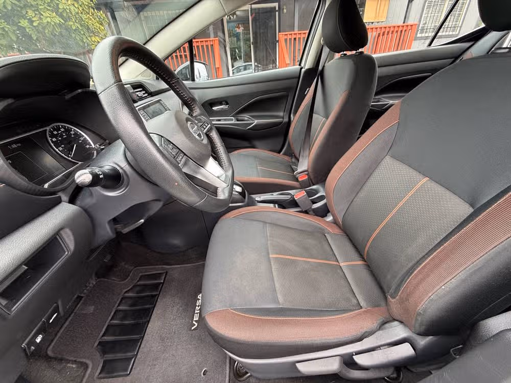 2020 Nissan Versa SR Image 9