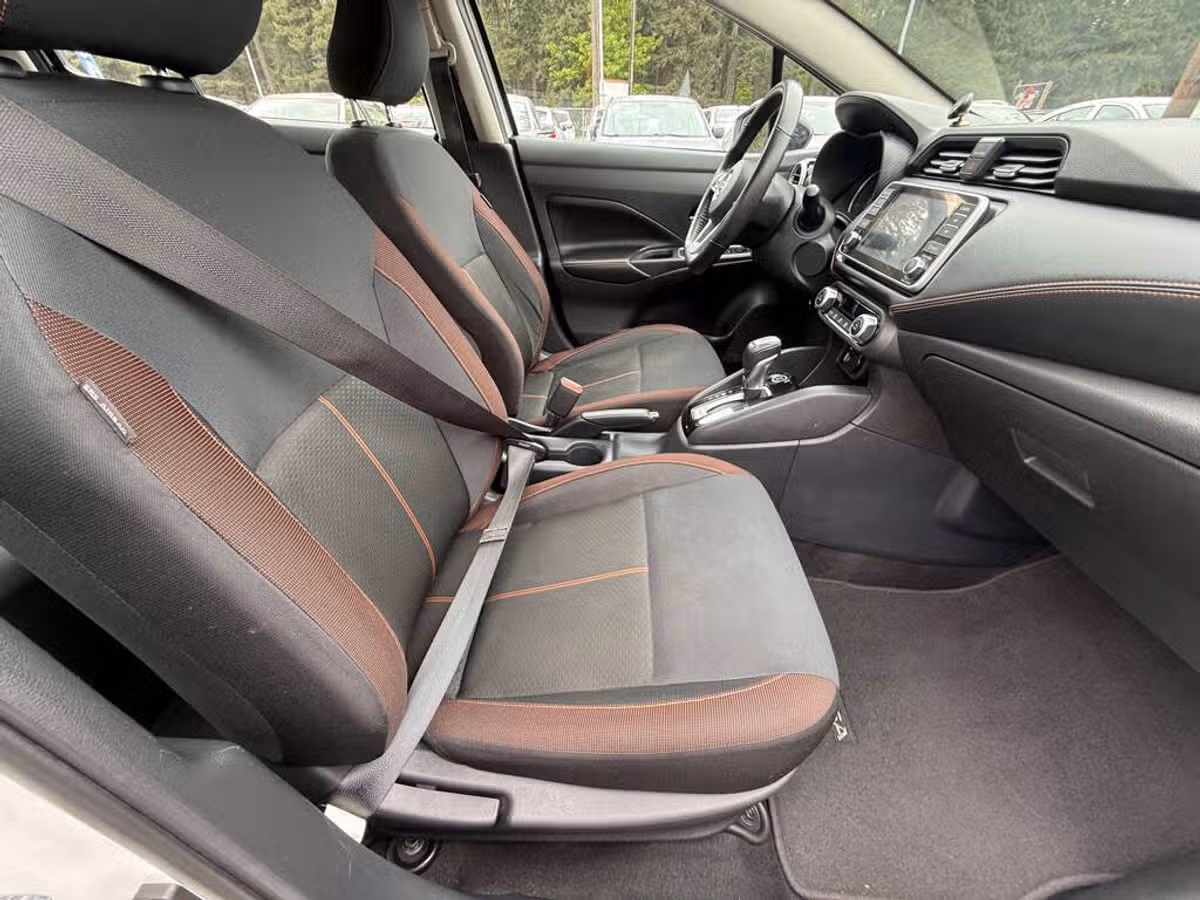 2020 Nissan Versa SR Image 12