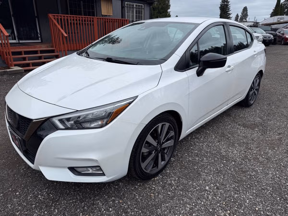 2020 Nissan Versa SR Image 4