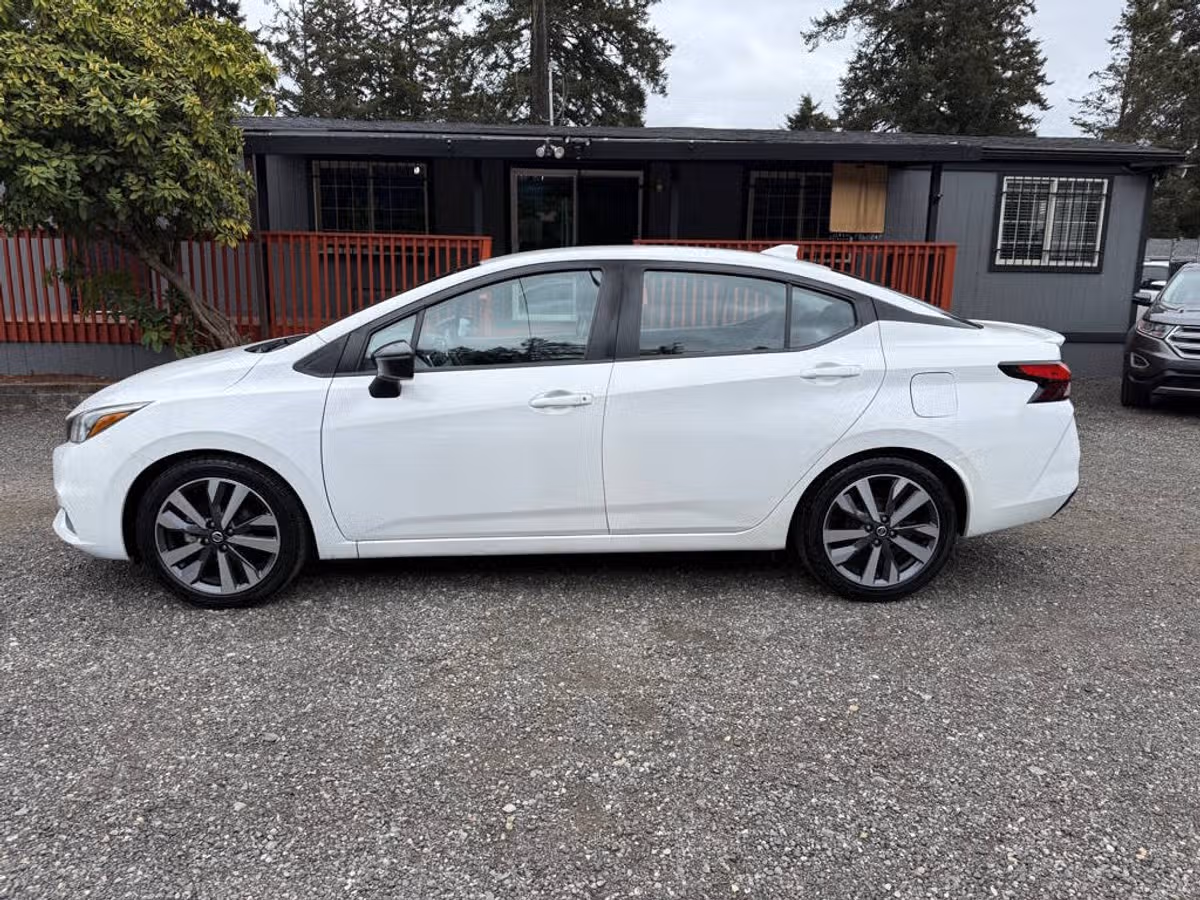 2020 Nissan Versa SR Image 5
