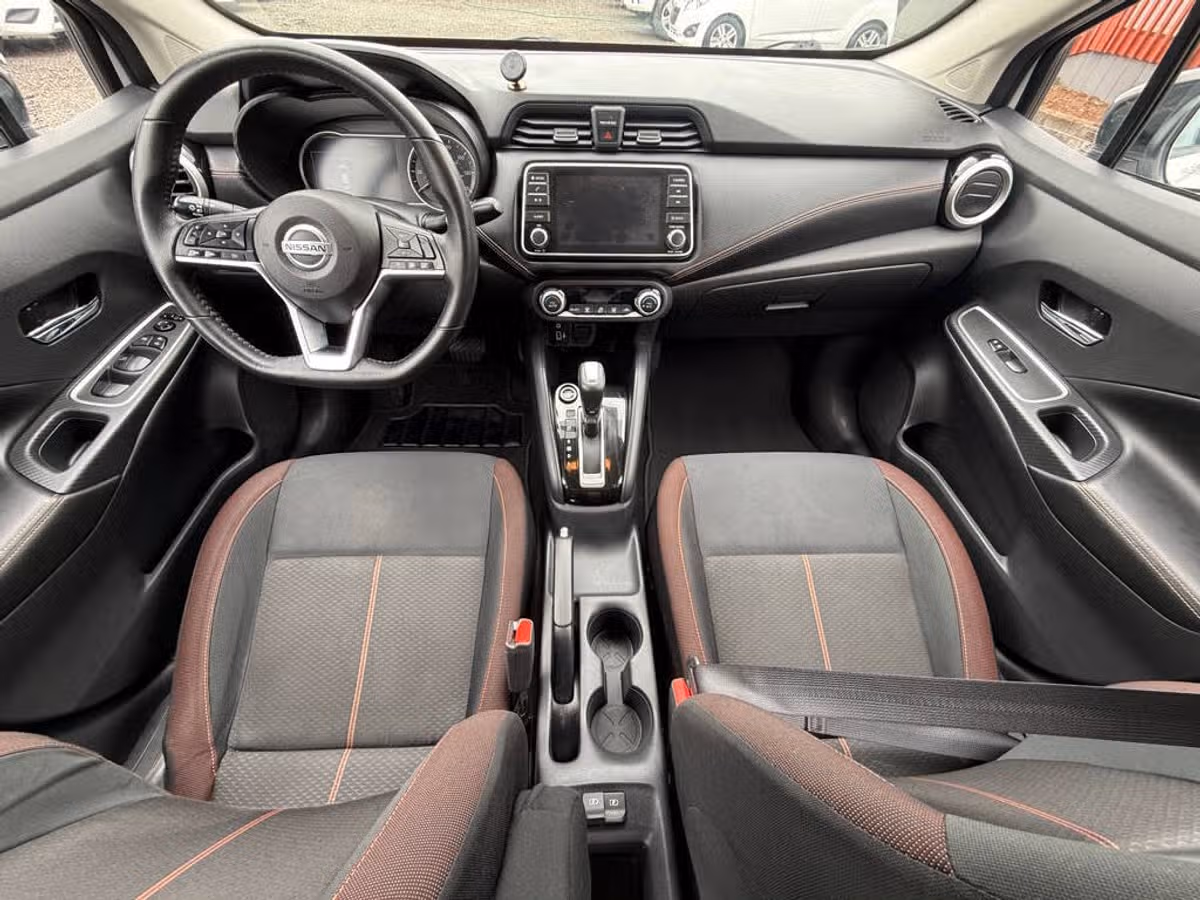 2020 Nissan Versa SR Image 13