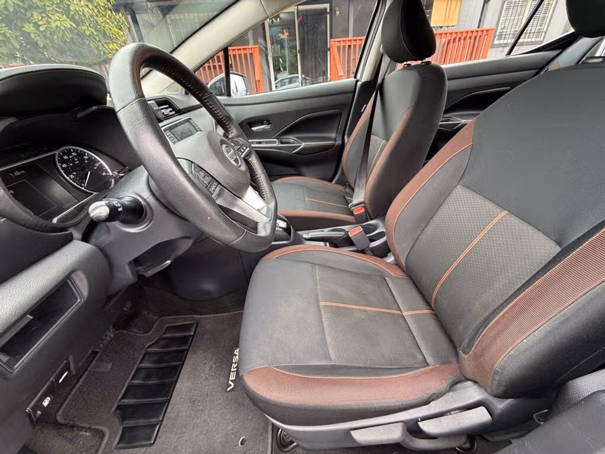 2020 Nissan Versa SR Image 9