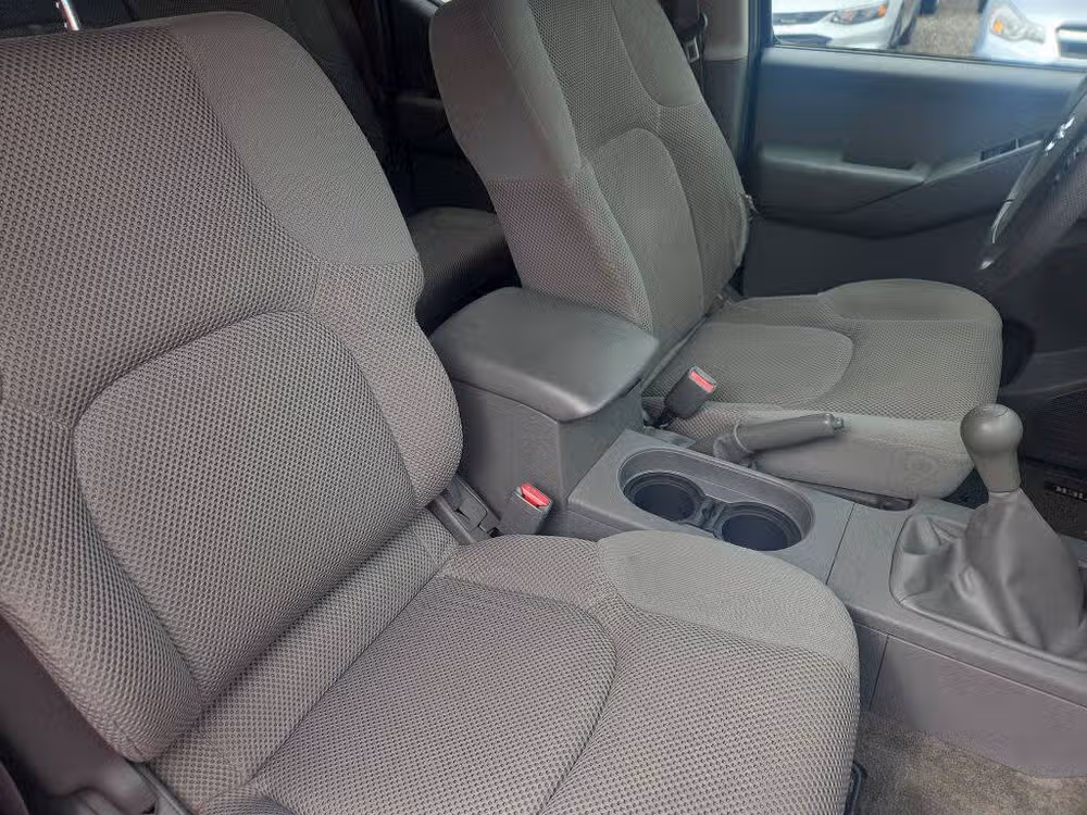 2005 Nissan Frontier SE Crew Cab Image 11