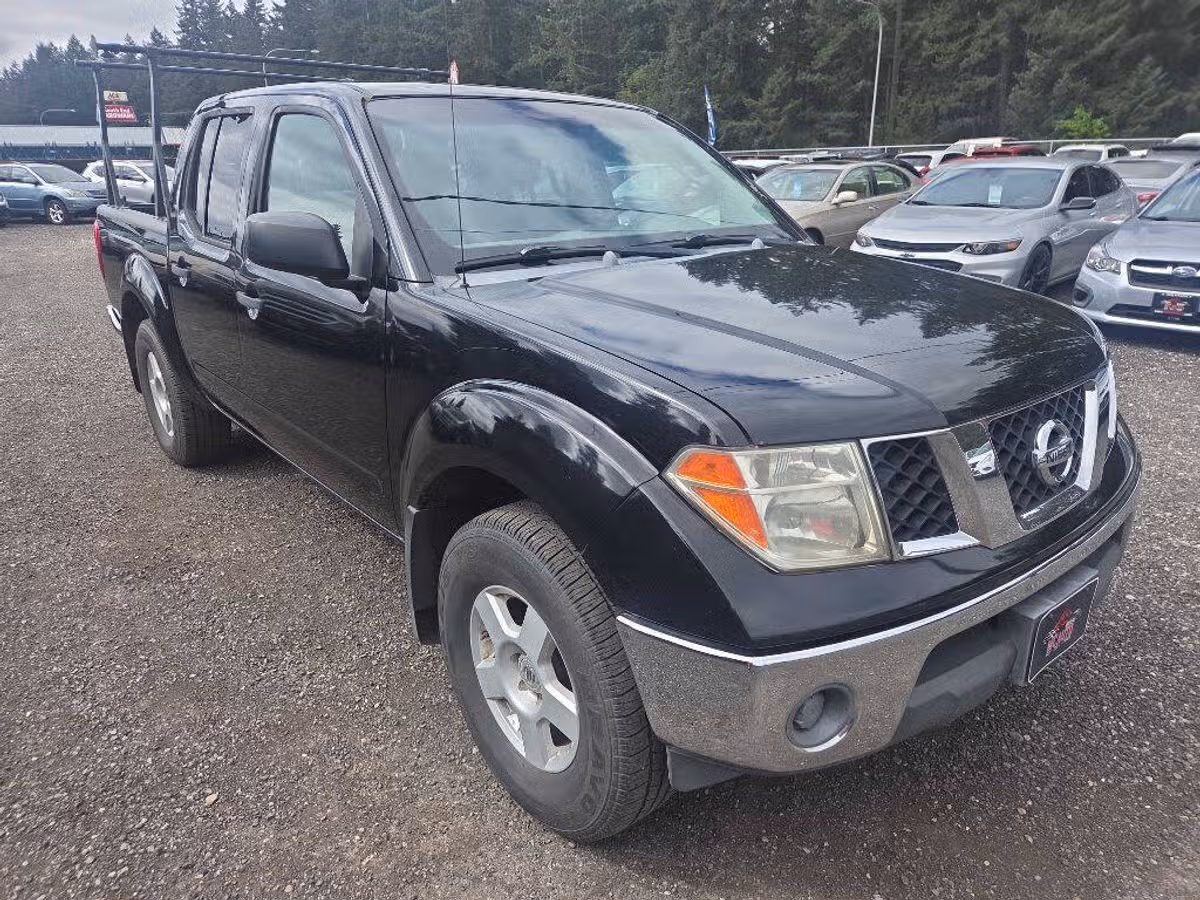 2005 Nissan Frontier SE Crew Cab Image 2