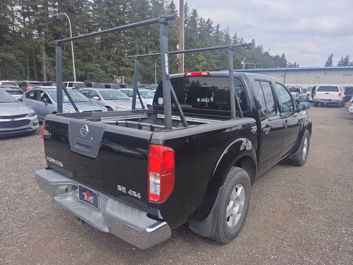 2005 Nissan Frontier SE Crew Cab Image 8