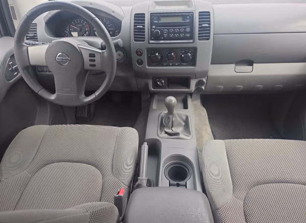2005 Nissan Frontier SE Crew Cab Image 10