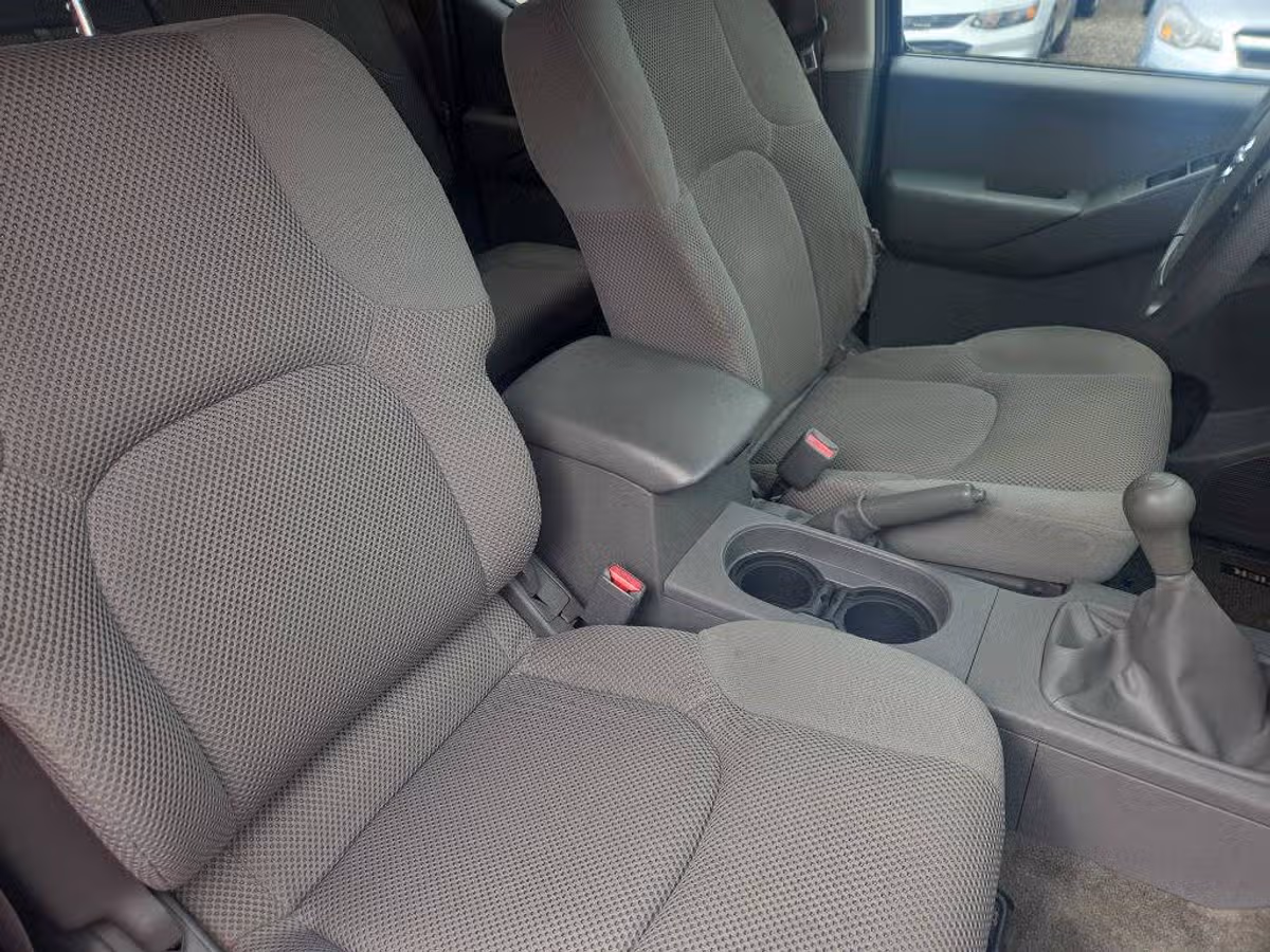 2005 Nissan Frontier SE Crew Cab Image 11