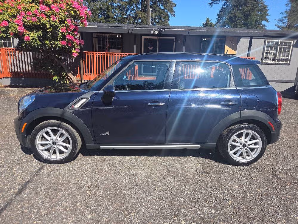 2015 MINI Countryman Cooper S ALL4 Crossover Lower Image 2