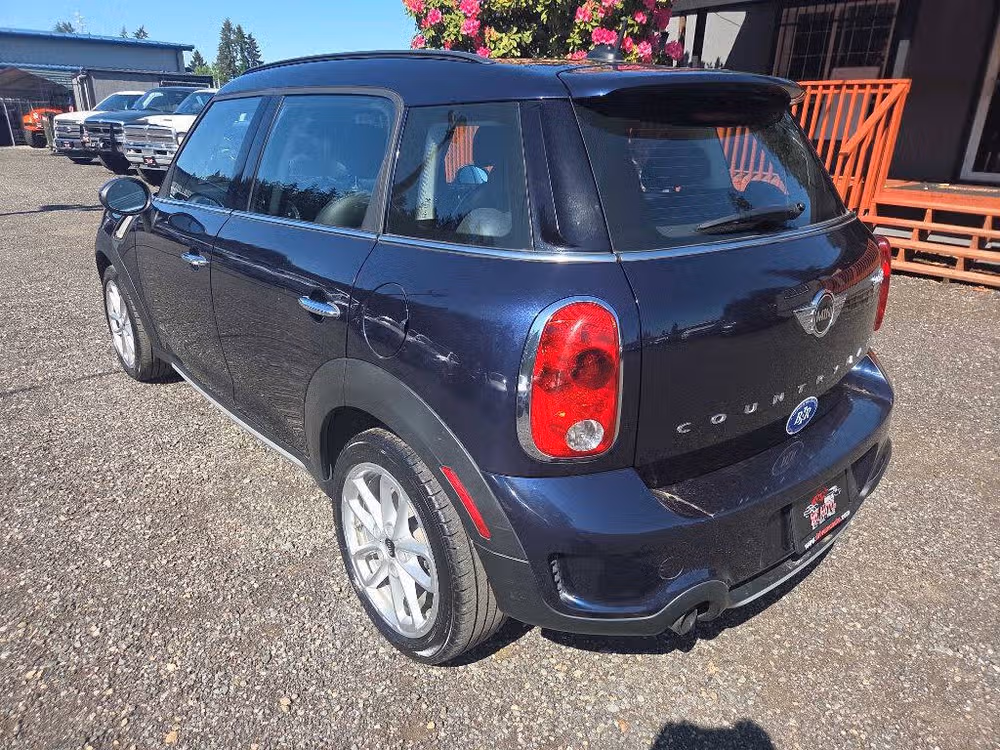2015 MINI Countryman Cooper S ALL4 Crossover Image 5