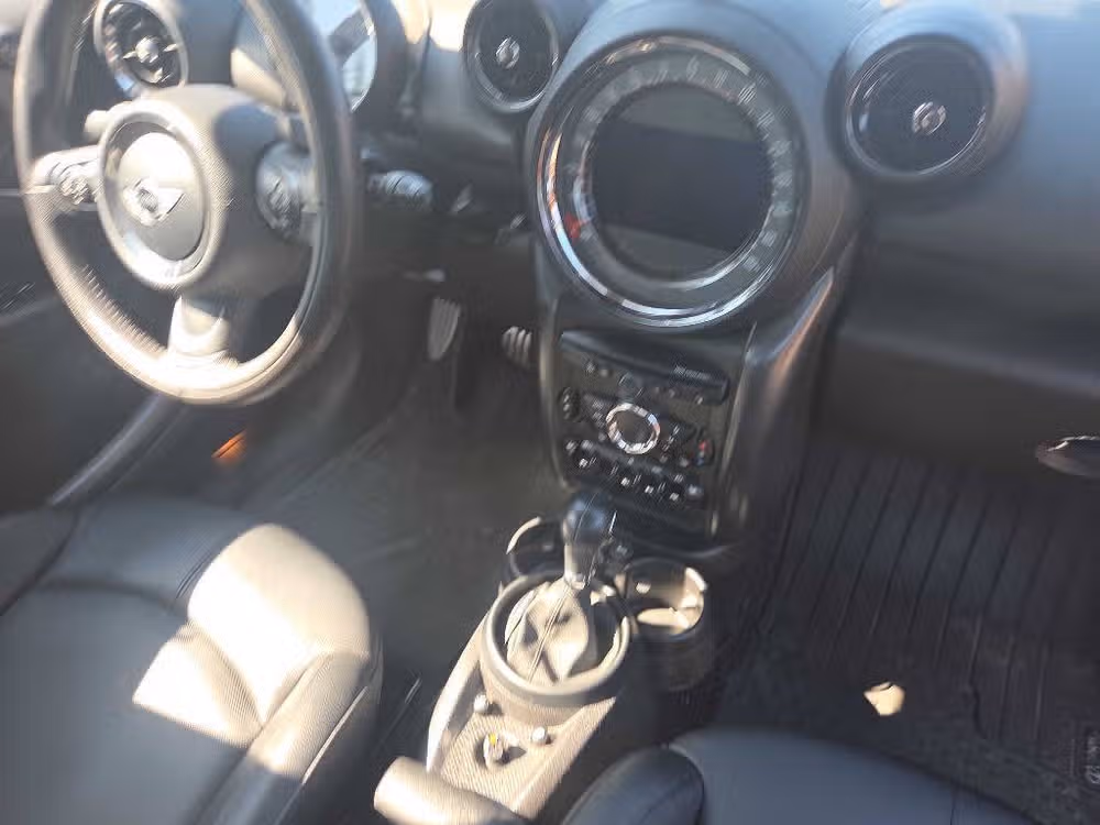 2015 MINI Countryman Cooper S ALL4 Crossover Image 11