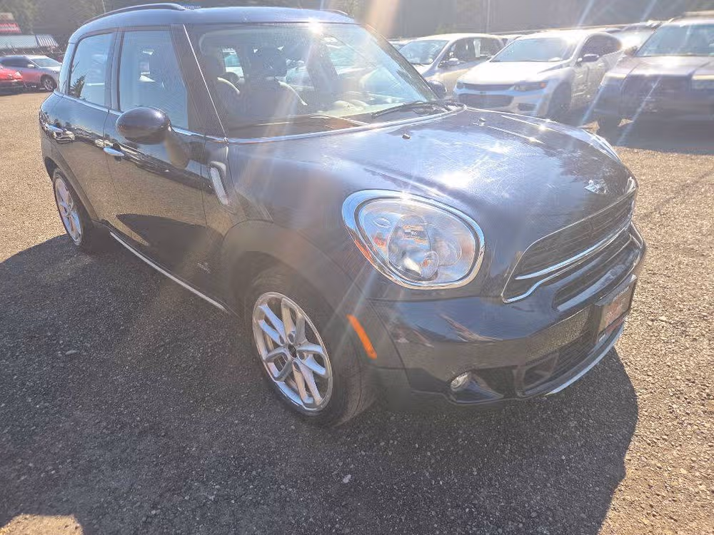 2015 MINI Countryman Cooper S ALL4 Crossover Image 2