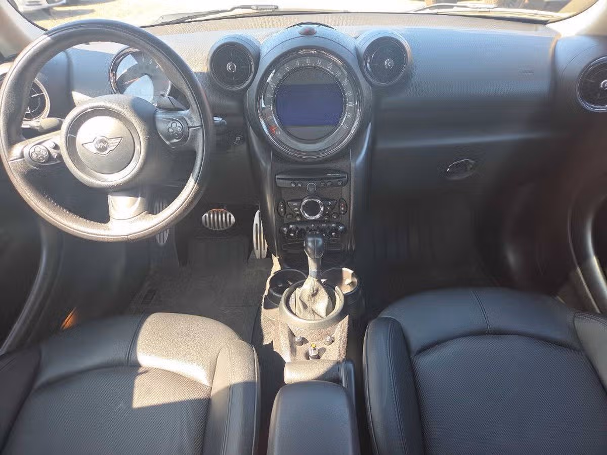 2015 MINI Countryman Cooper S ALL4 Crossover Image 9