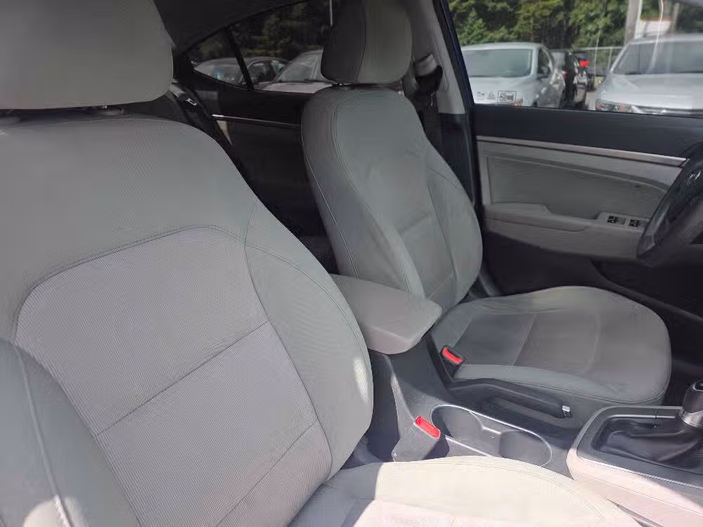 2017 Hyundai ELANTRA SE Image 12