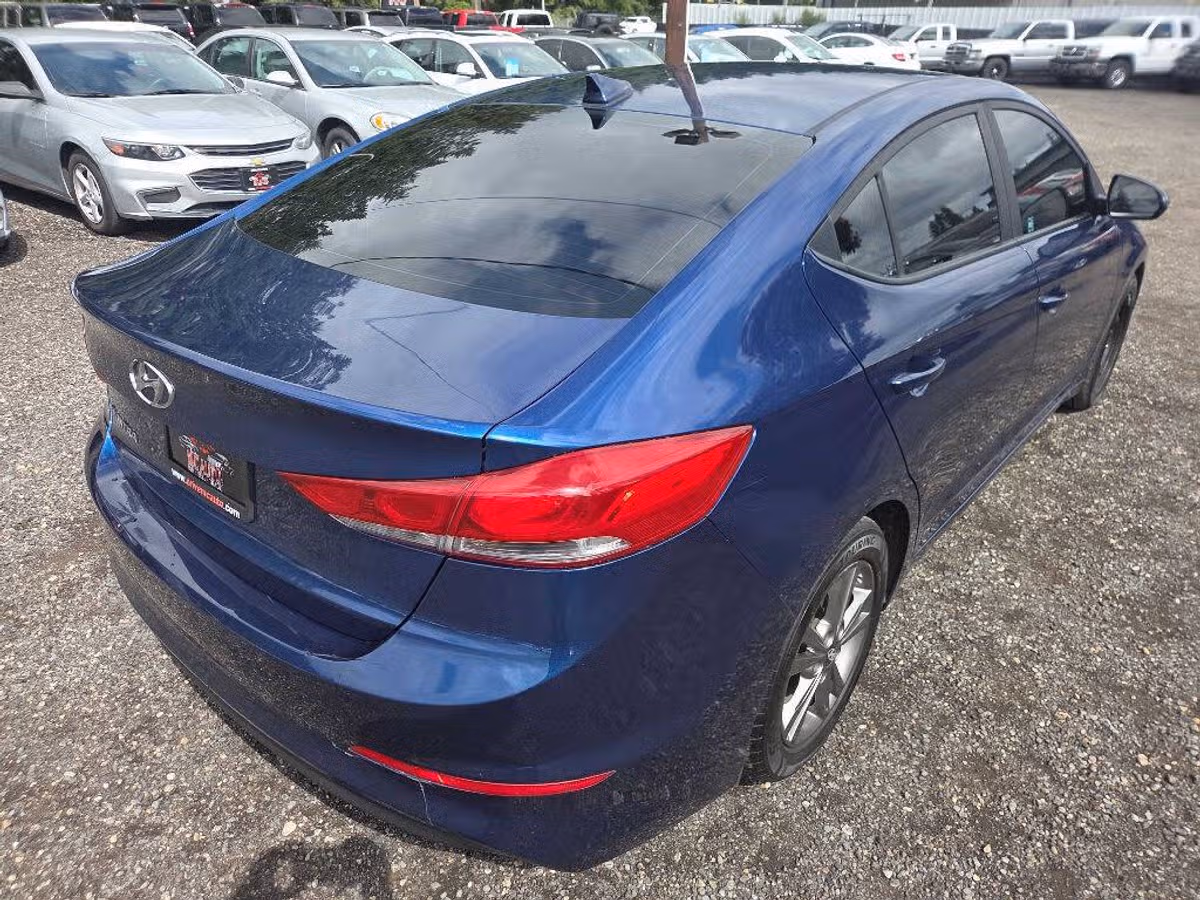2017 Hyundai ELANTRA SE Image 8