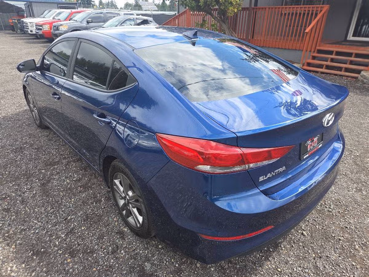 2017 Hyundai ELANTRA SE Image 6