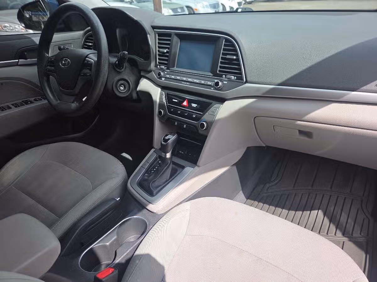 2017 Hyundai ELANTRA SE Image 14