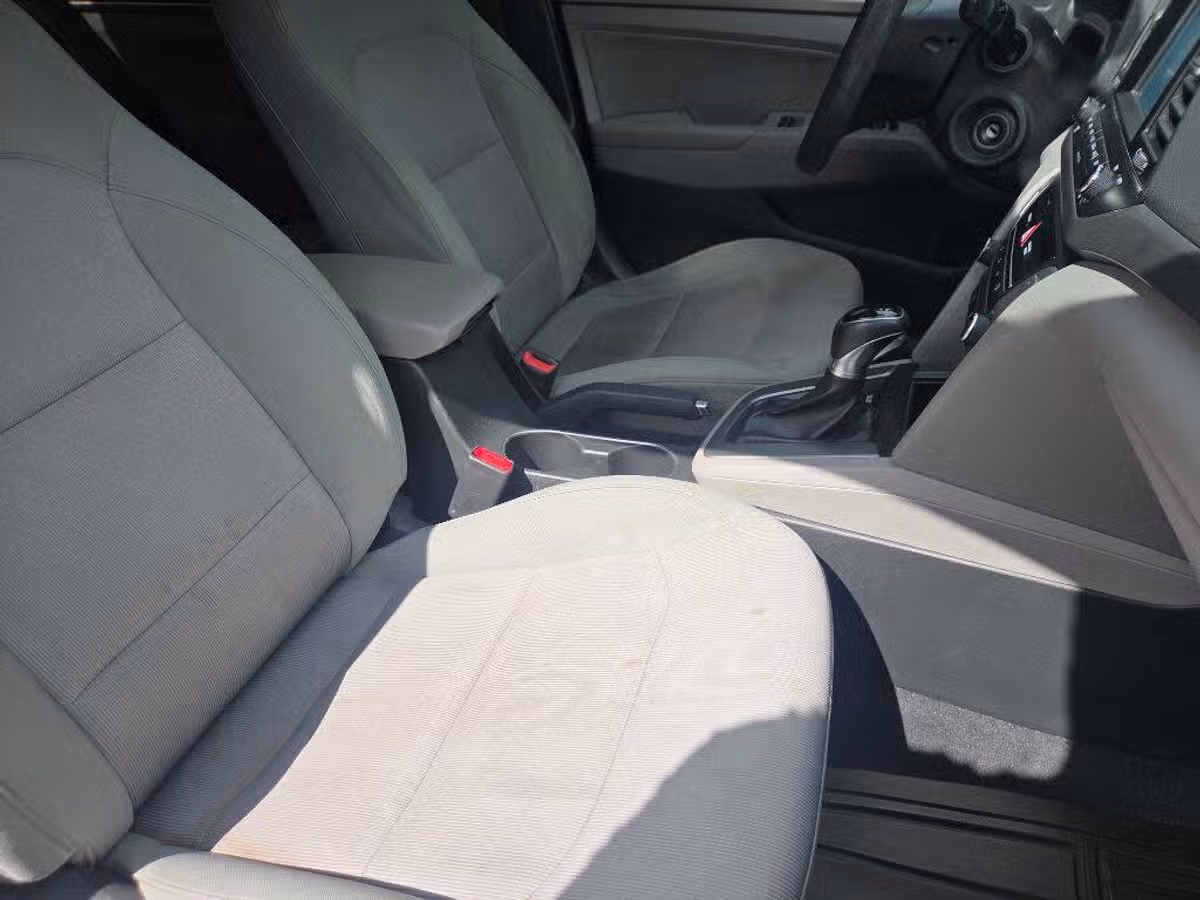 2017 Hyundai ELANTRA SE Image 13