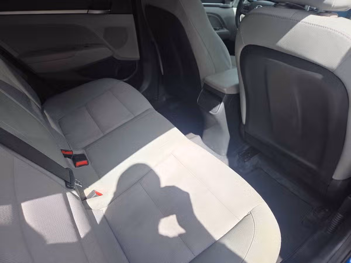 2017 Hyundai ELANTRA SE Image 9