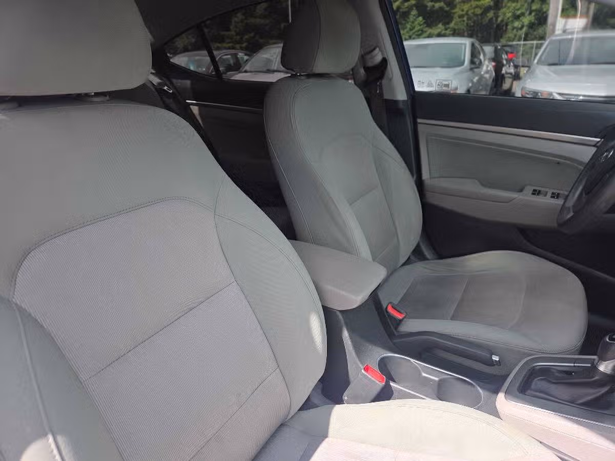 2017 Hyundai ELANTRA SE Image 12