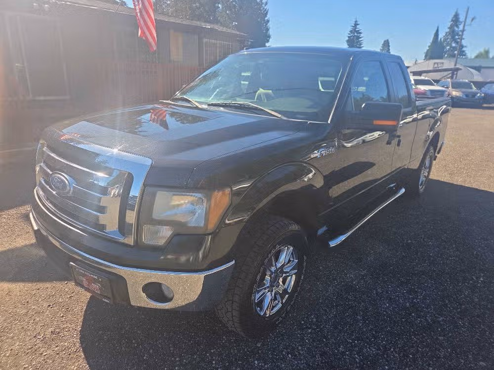 2010 Ford F-150 STX SuperCab Image 2